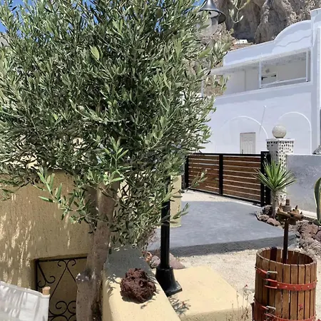 Rembelos Santorini Περίσσα