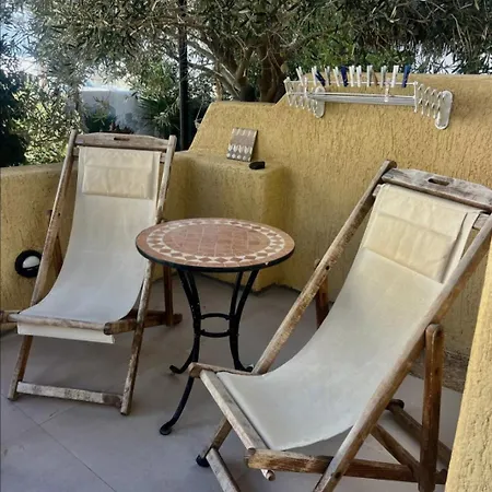 Rembelos Santorini Perissa (Santorini)
