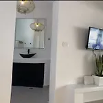 Rembelos Santorini * Περίσσα