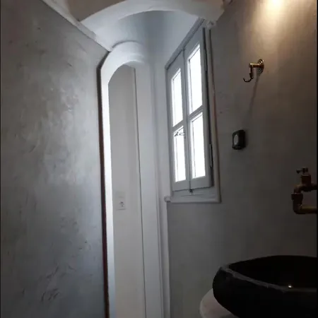 Rembelos Santorini
