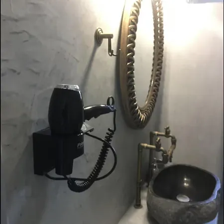 Rembelos Santorini * Perissa (Santorini)