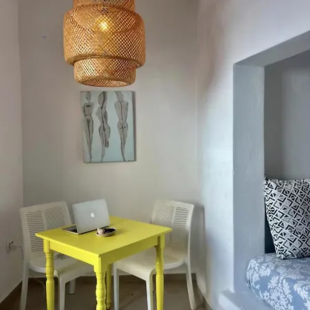Rembelos Santorini 아파트 *
