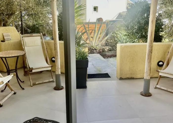 Rembelos Santorini * Περίσσα