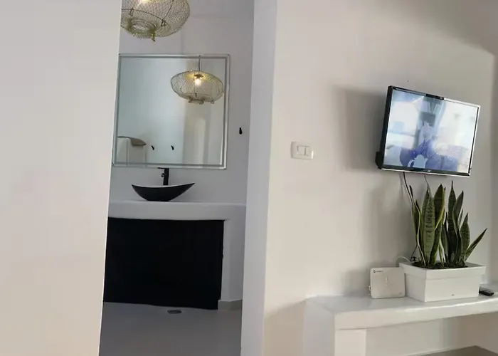 Rembelos Santorini * Περίσσα